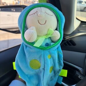 Manhattan snuggle bug and pea pod